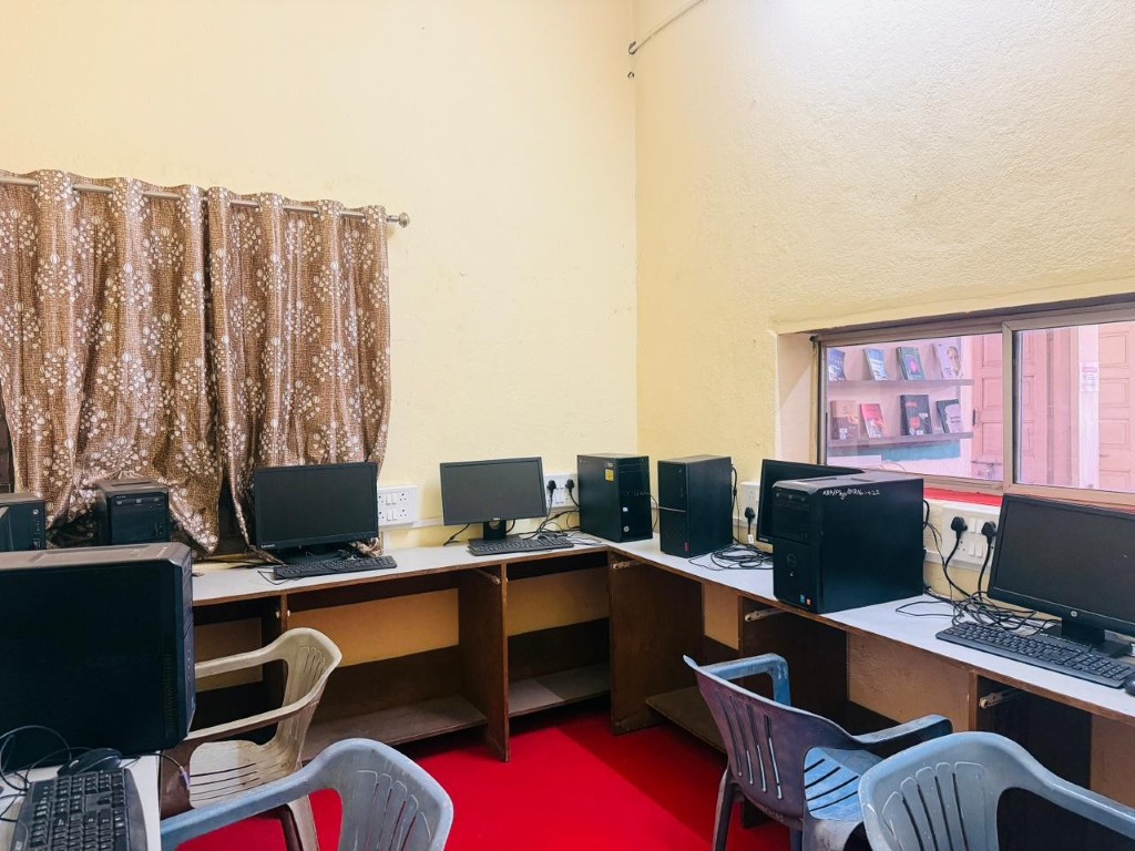 College Infrastructure Computer Lab Medium